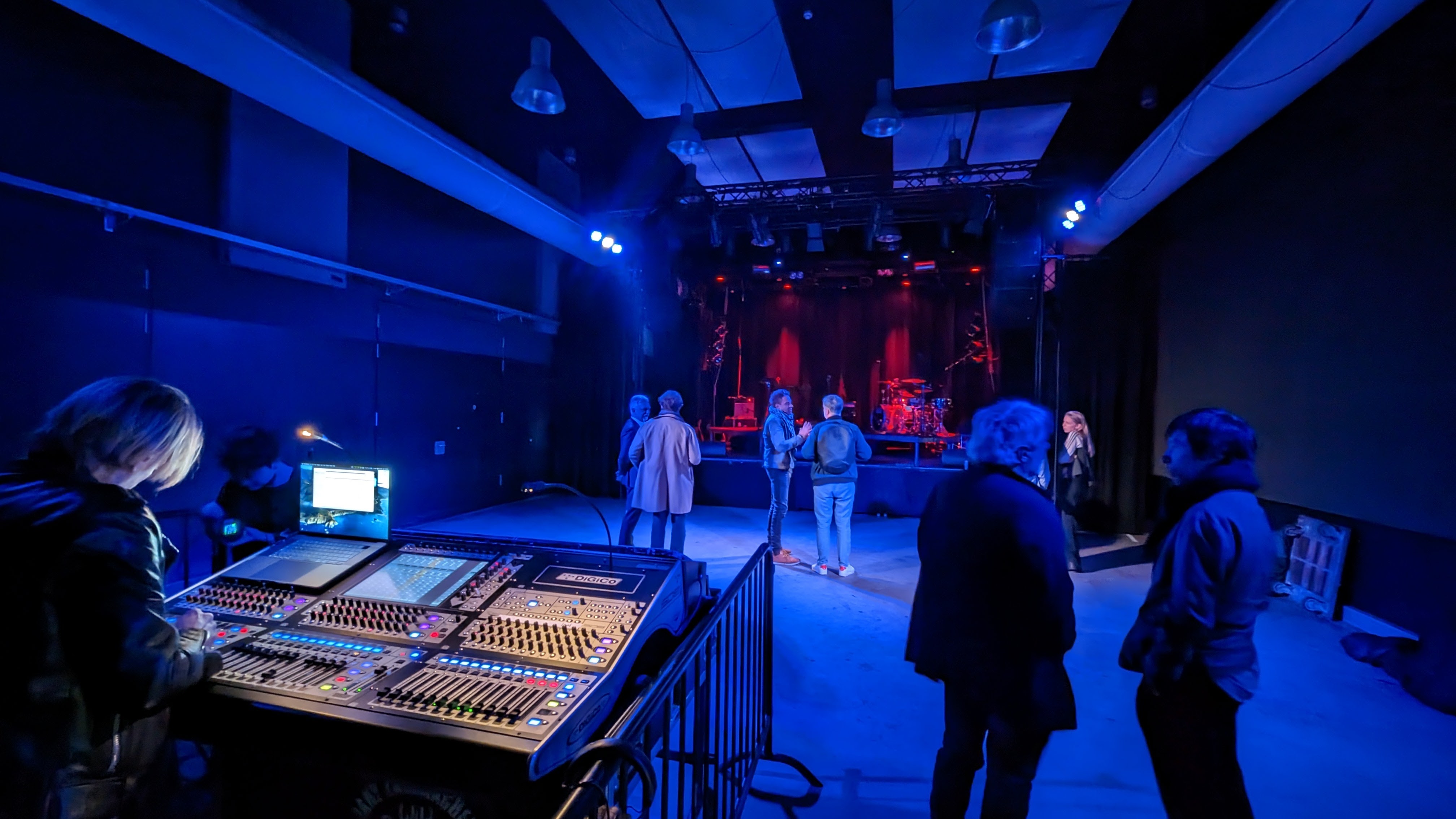 參訪阿姆斯特丹Pop Music學院校內大型燈光音響練習與展演場域